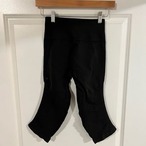 Lululemon cropped Leggings - Size 4.